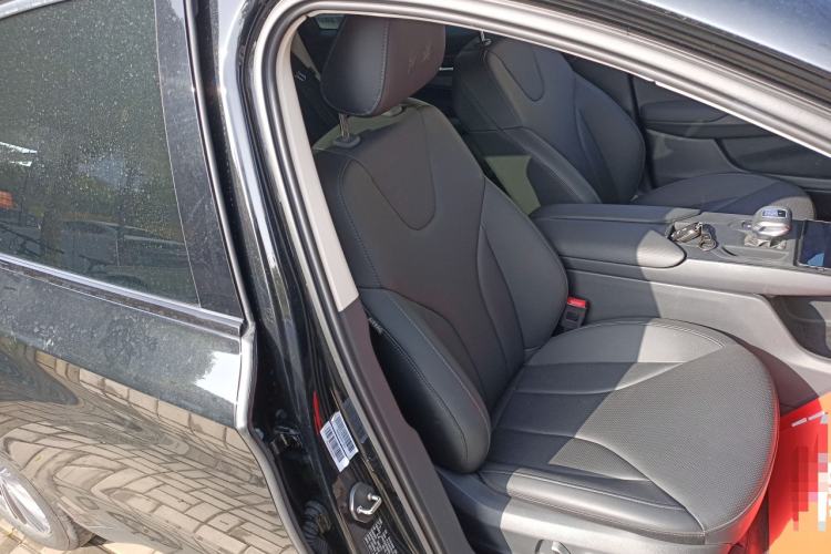 Used Hongqi E-QM5 2022 431 km Charge & Enjoy Edition
