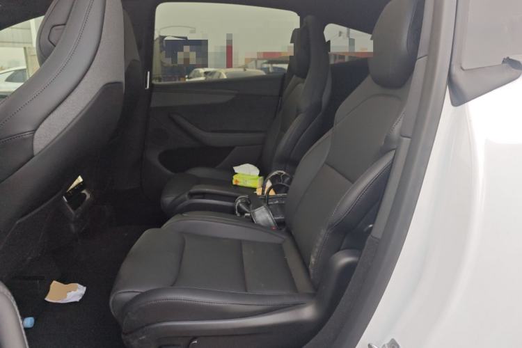 Used Tesla Model Y L 2025 Long-Range All-Wheel-Drive Version
