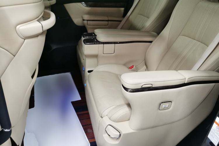 Used Toyota Alphard 2018 Revised Version 3.5L Premium Edition
