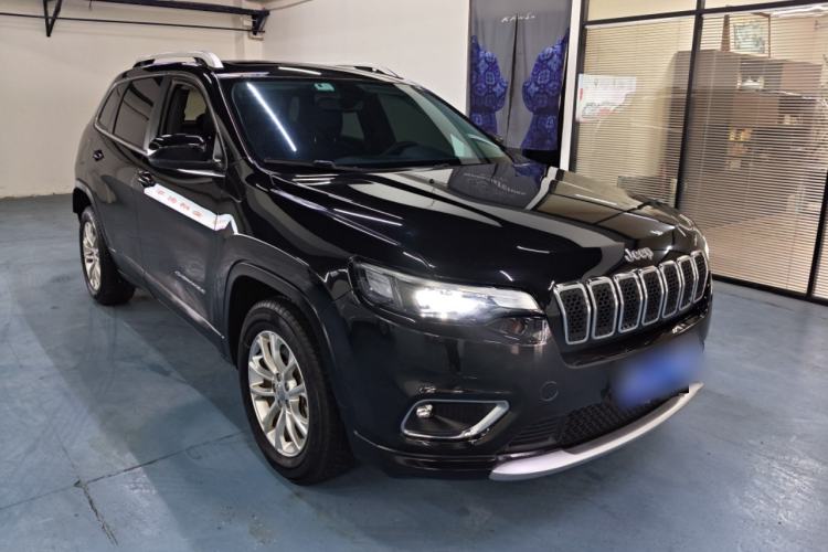 Used  Cherokee 2019 2.0T Two-Wheel Drive Smart Enjoyment Version China V
