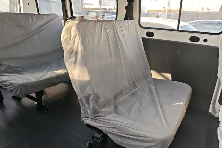 Used Wuling Yangguang 2024 300KM Comfort Version Passenger Van 75kW