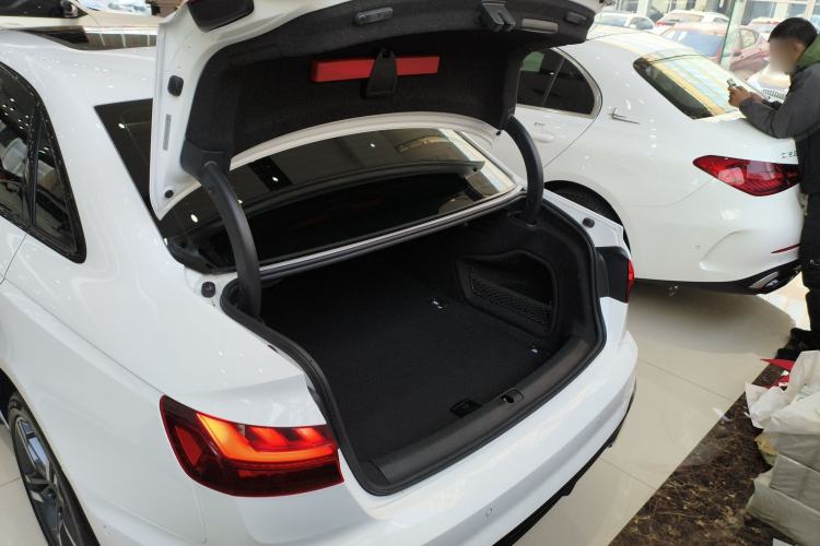 Used Audi A4L 2022 40 TFSI Luxury Dynamic Model