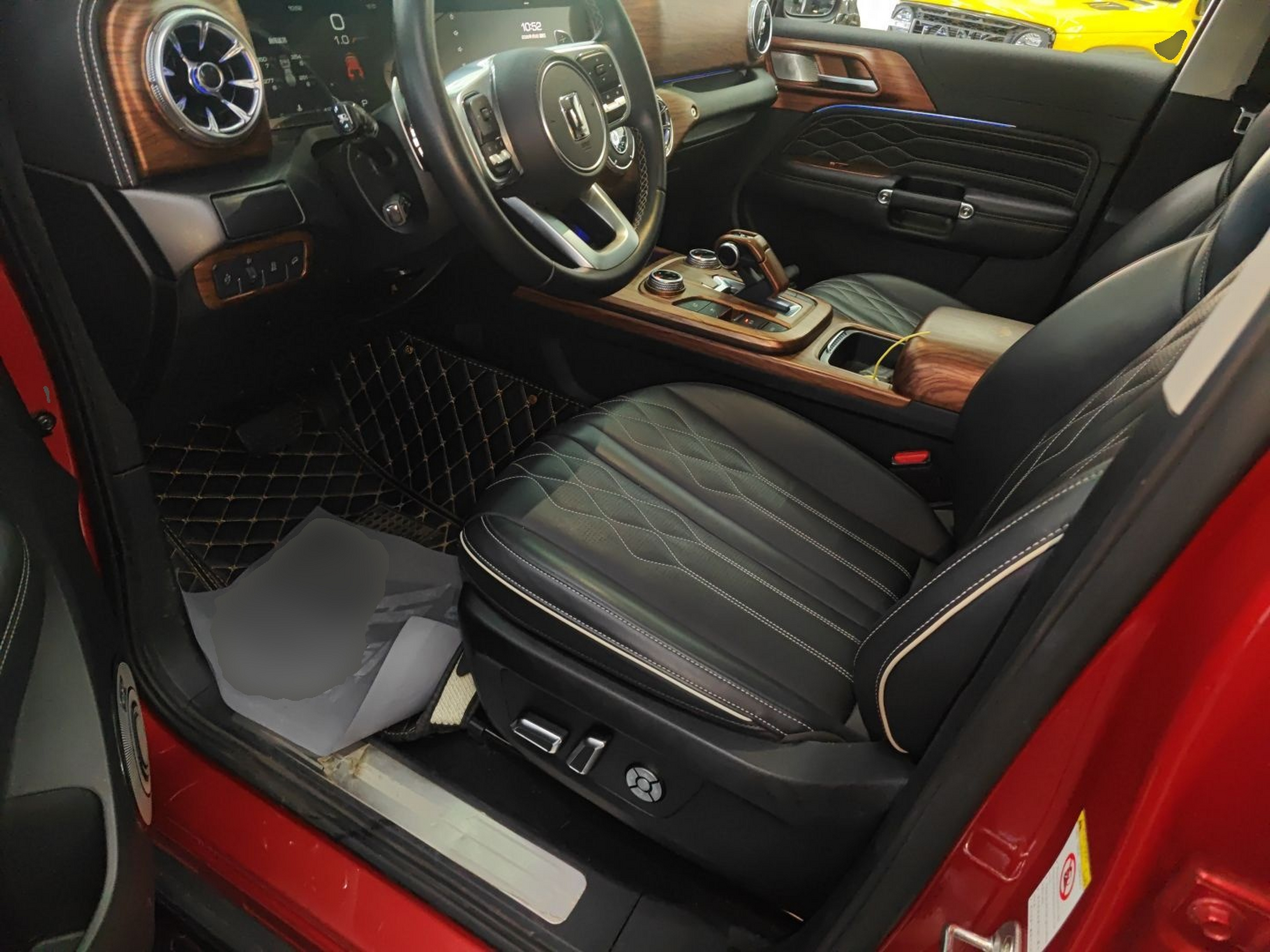 المقاعد الأمامية داخل السيارة