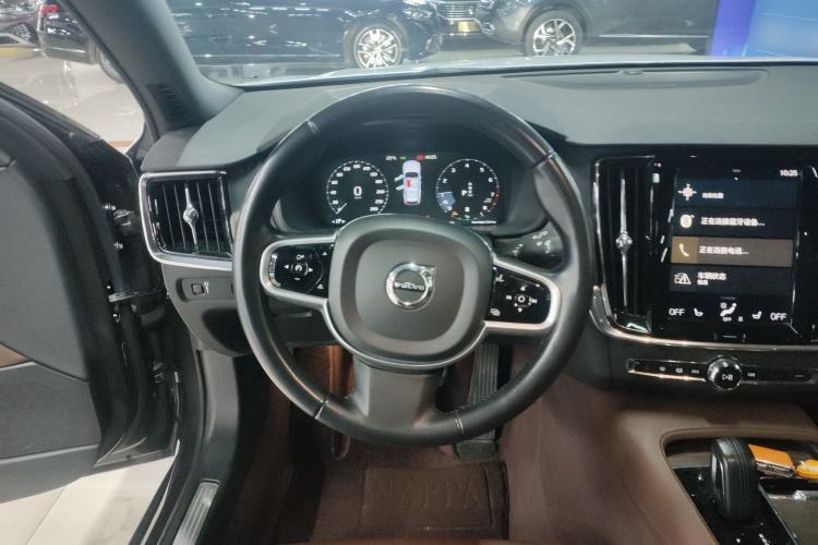 Used Volvo V90 2021 Cross Country B5 AWD Smart Range Edition
