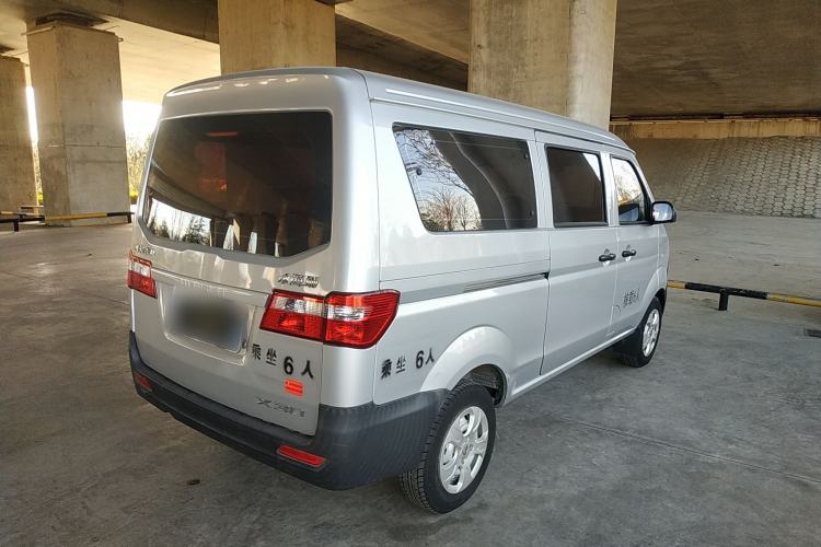 Used Jinbei Hiace X30 2023 1.5L Super-Comfortable Passenger Van 5/6/7-Seater Non-Air-Conditioned Version Model SWC15M
