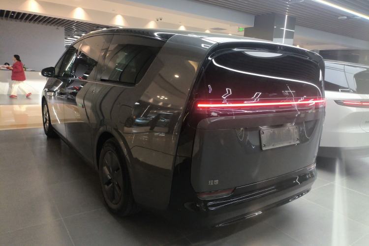 Used Li Auto MEGA 2024 Ultra Model
