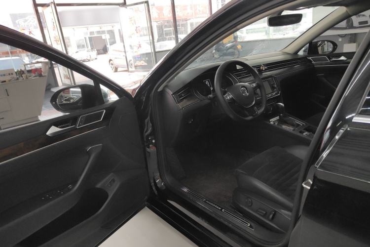 Used Volkswagen Magotan 2018 330TSI DSG Luxury Model
