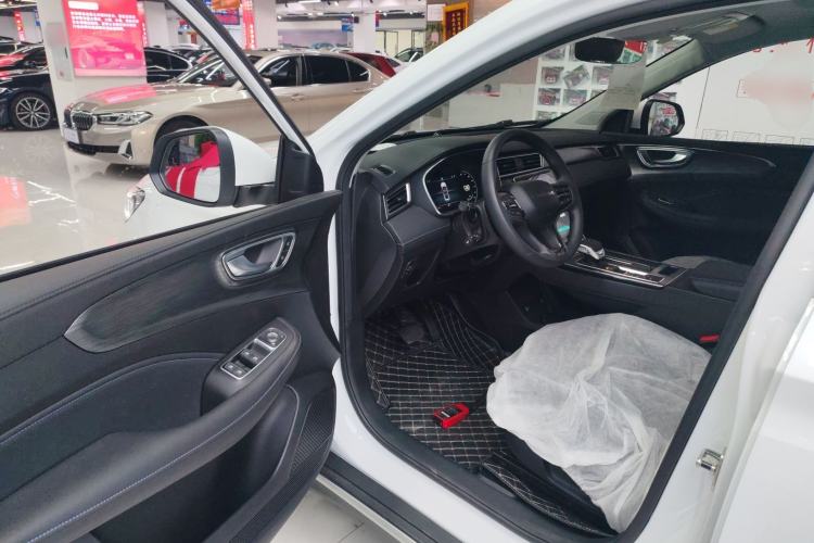 Used Roewe RX5 2025 PLUS 330TGI Automatic Trendsetting Smart Edition
