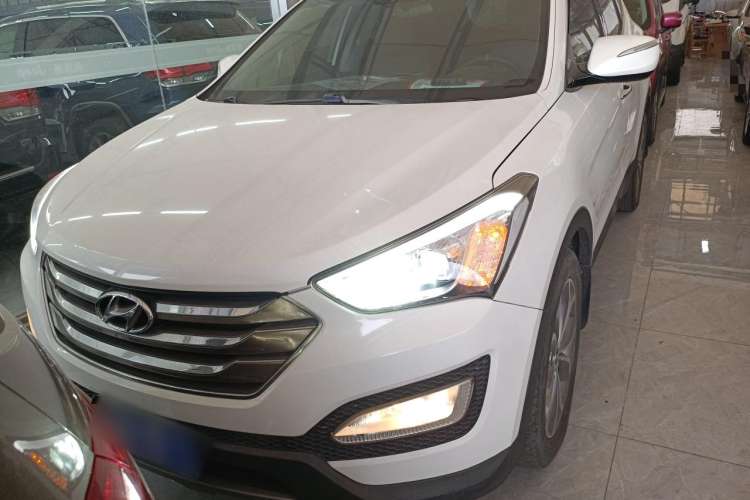 Used Hyundai Santa Fe Classic 2013 3.0L 4x4 Premium Edition 7-Seater Euro IV
