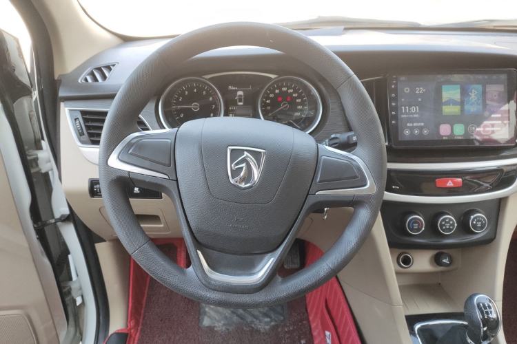 Used Baojun 730 2016 Revised 1.5L Manual Standard Version 7 Seats China V Emission Standard
