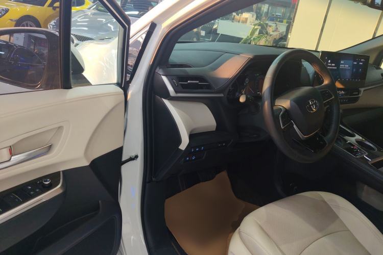 Used Toyota Sienna 2021 2.5L Hybrid Ultimate Edition