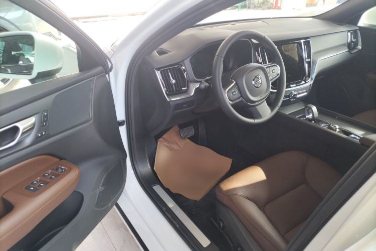 Used Volvo S60 2026 Model B4 Zhiyi Luxury Edition
