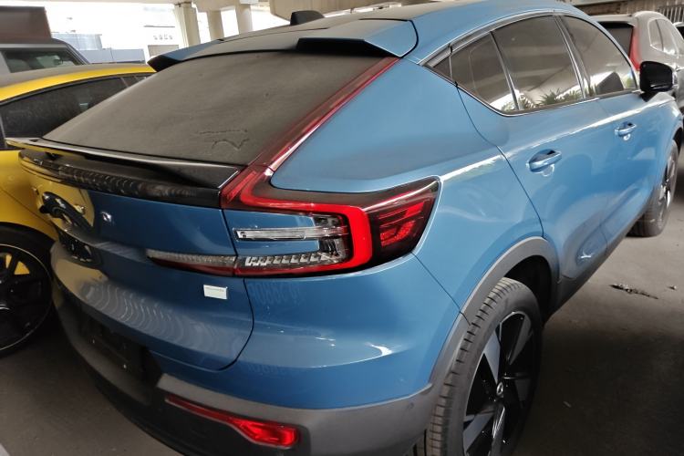 Used Volvo C40 2024 Long-Range PRO Version
