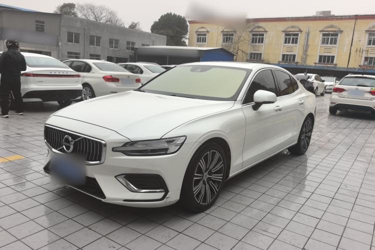 Used Volvo S60 2022 B4 Zhiyuan Luxury Edition
