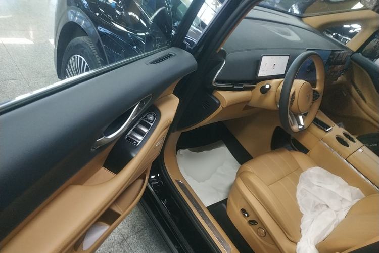 Used VOYAH Dream 2025 PHEV Four-Wheel Drive Excellence Kunpeng Edition
