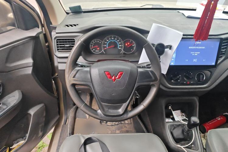 Used Wuling Hongguang V 2021 1.5L Enjoyment Edition LAR
