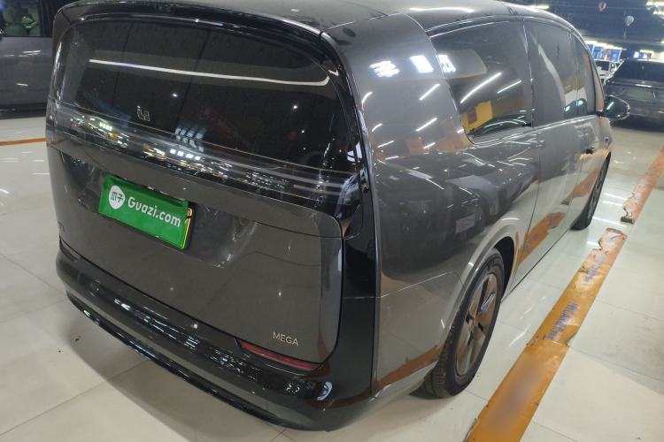 Used Li Auto MEGA 2025 Home Family Special Edition

