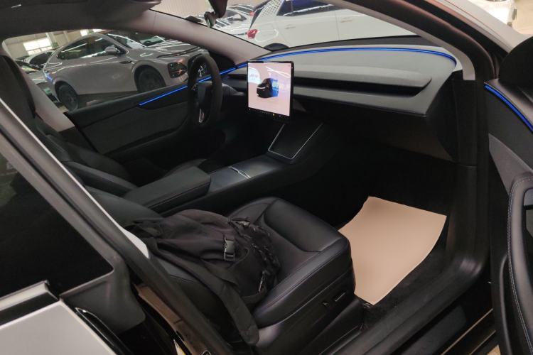 Used Tesla Model Y 2025 Rear-Wheel-Drive Version
