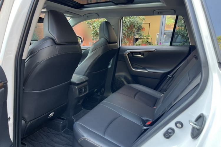 Used Toyota Wildlander 2024 Dual-Motor 2.5L E-CVT Two-Wheel Drive Luxury PLUS Edition