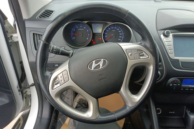 Used Hyundai ix35 2013 2.0L Automatic Two-Wheel Drive Smart GLS China IV Standard
