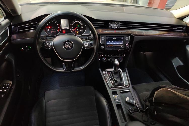 Used Volkswagen Magotan 2017 330TSI DSG Luxury Model
