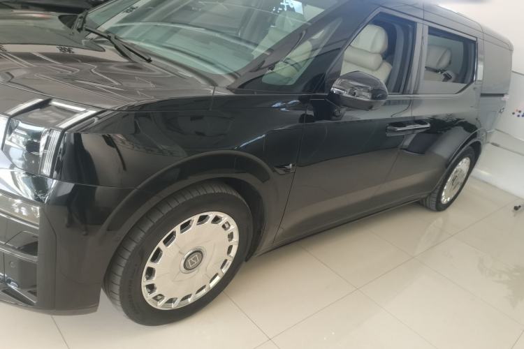 Used Zeekr 009 2024 7-Seater Walk-Through Version Four-Wheel Drive 108 kWh