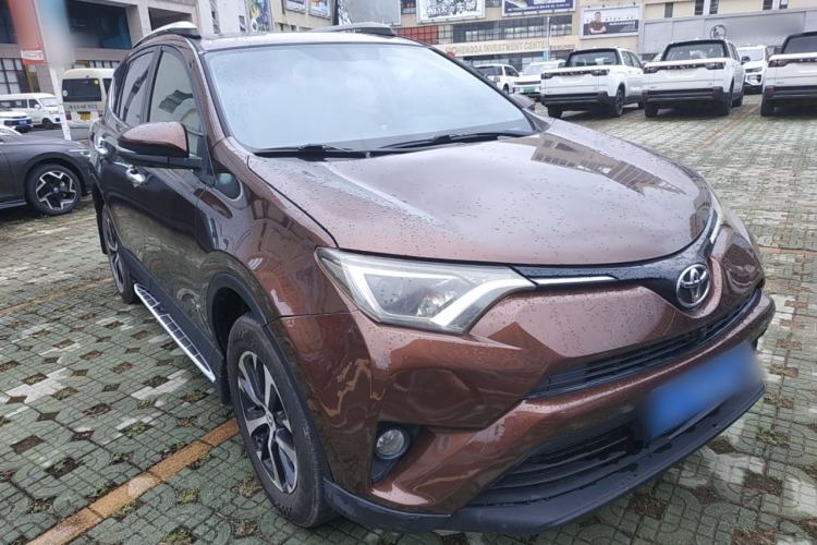 Used Toyota RAV4 2016 2.0L CVT Two-Wheel Drive Fashion Edition China V Standard
