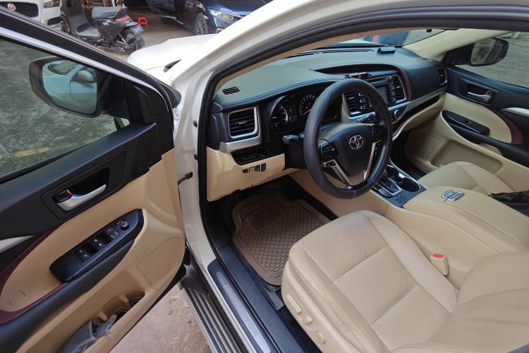 Used Toyota Highlander 2015 2.0T Two-Wheel Drive Luxury Edition 7 Seats
