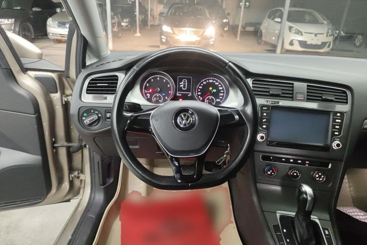 Used Volkswagen Golf 2015 1.6L Automatic Comfort Model
