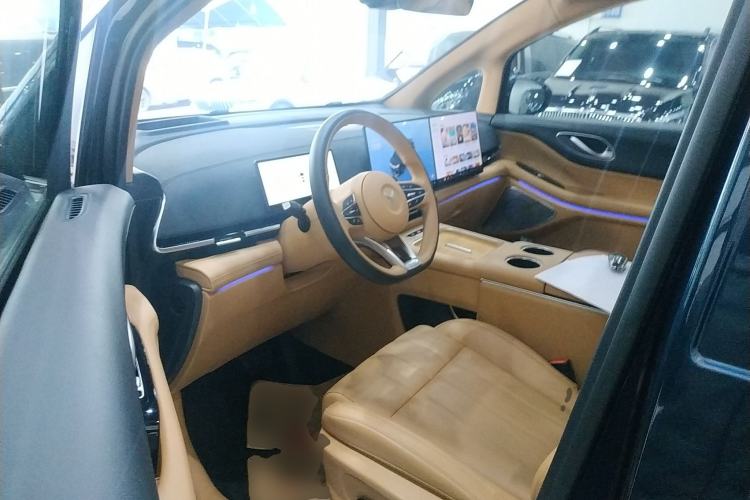 Used VOYAH Dream 2025 PHEV Four-Wheel Drive Prestige Kunpeng Edition
