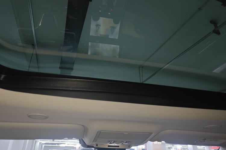 Used Land Rover Range Rover Evoque 2023 Aurora L 249 PS Luxury Edition
