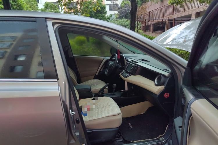 Used Toyota RAV4 2015 2.0L CVT Two-Wheel Drive Fashion Edition
