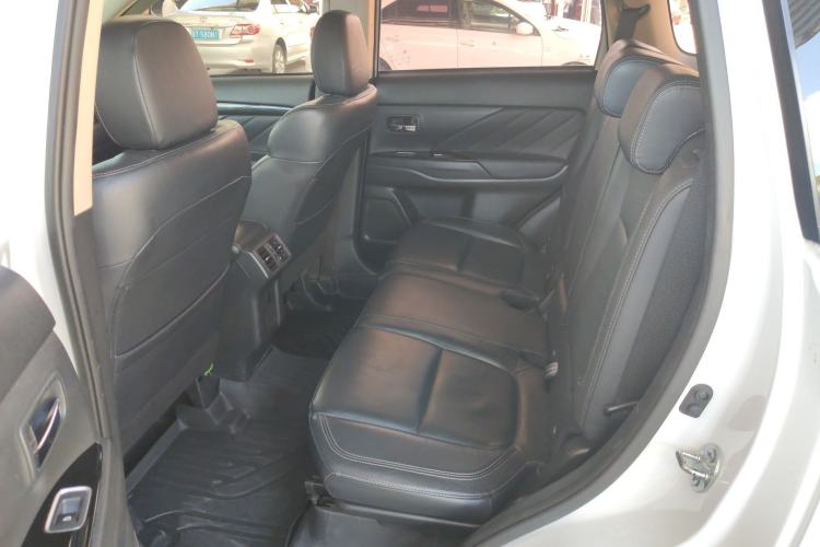 Used Mitsubishi Outlander 2019 2.4L 4x4 Zhi Xiang Edition 7 Seats China V Emission Standard
