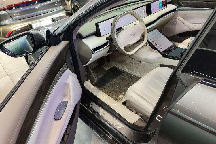 Used  L7 2022 Dynamic Model
