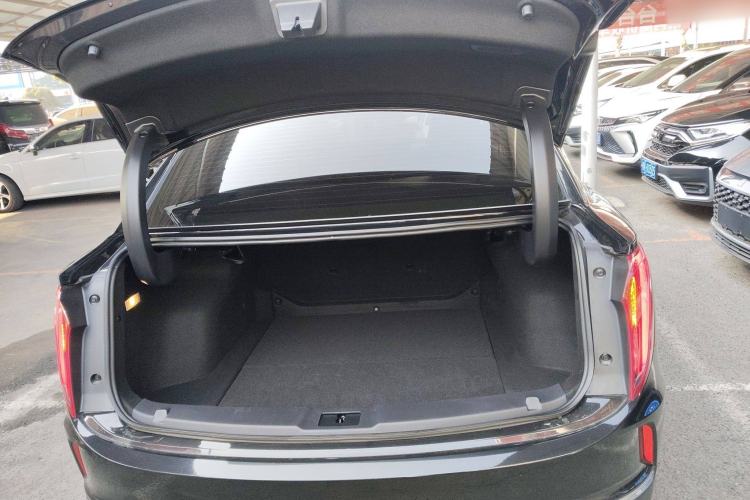 Used Hongqi E-QM5 2022 431 km Charge & Enjoy Edition