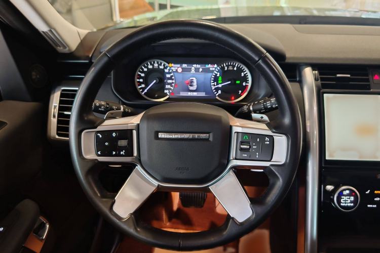 Used Land Rover Discovery 2023 300PS S
