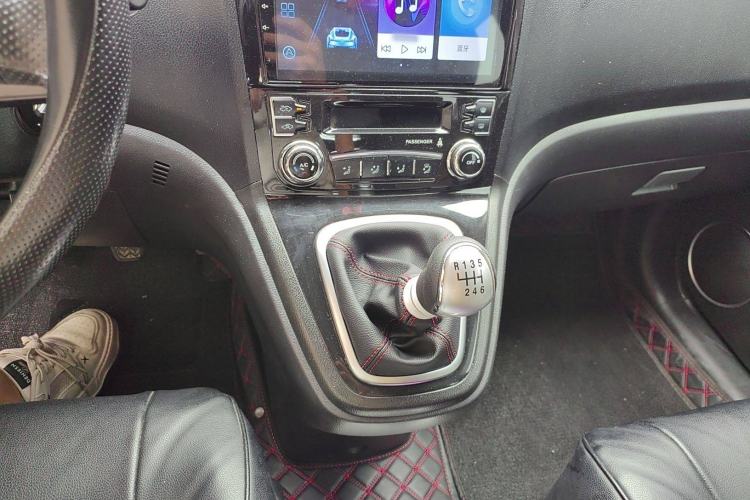 Used Haval H6 2015 Upgraded Model 1.5T Manual Two-Wheel Drive Urban Version
