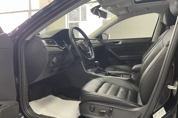 Used Volkswagen Passat 2017 330TSI DSG Luxury Edition
