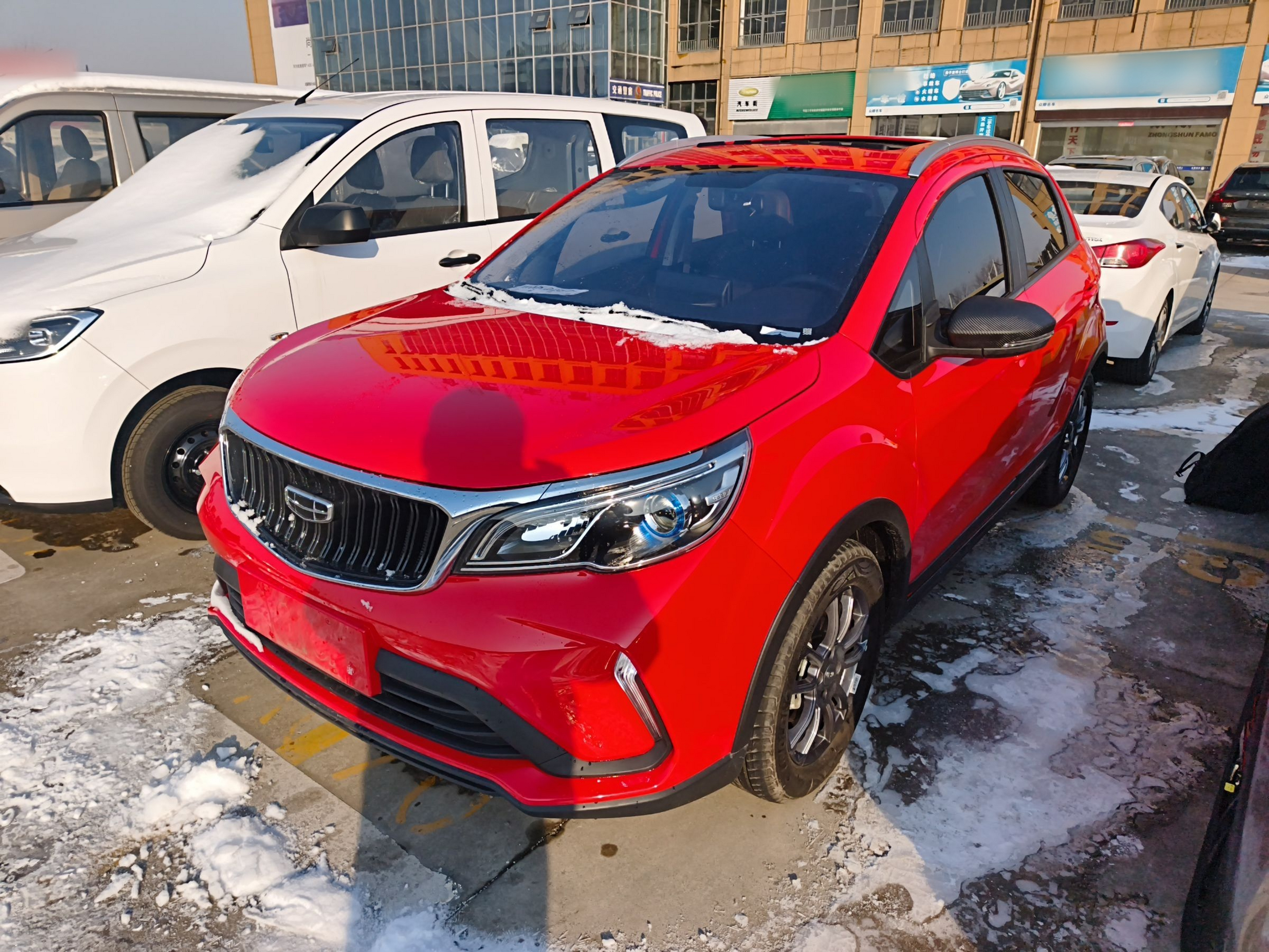 تحت مقدمة السيارة