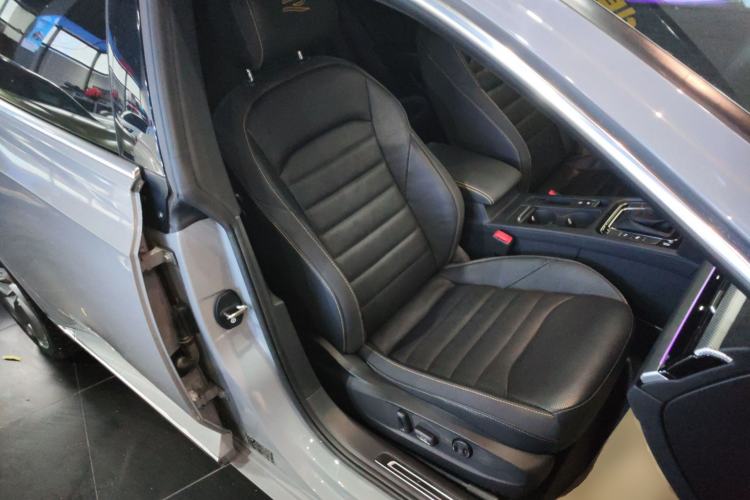 Used Volkswagen FAW-Volkswagen CC 2023 380TSI Striking Edition
