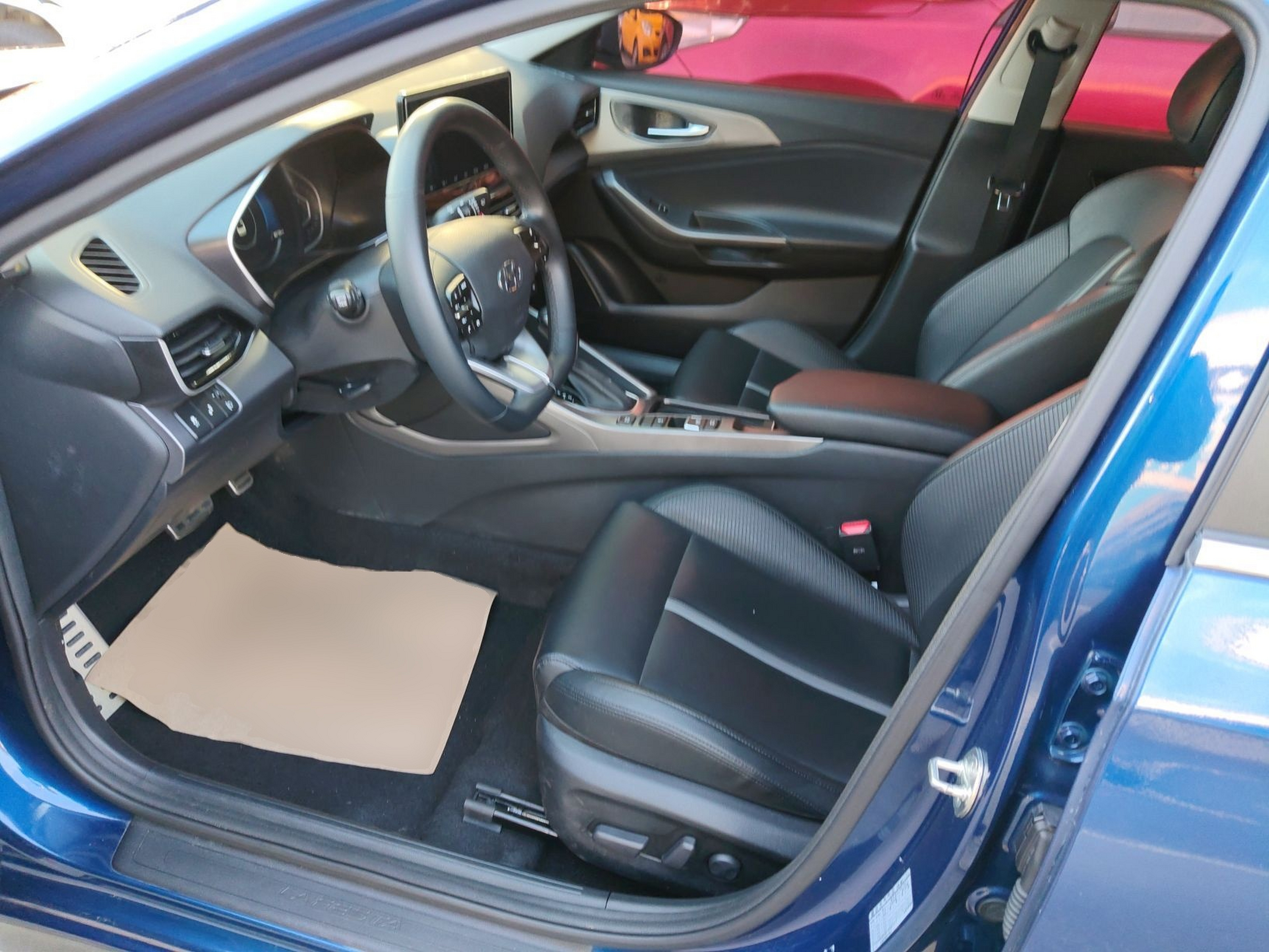 Переднее сиденье в автомобиле