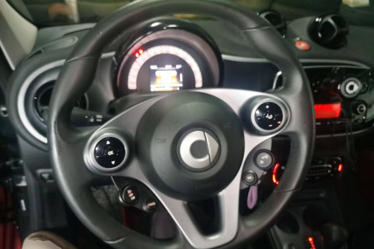 Used  forfour 2016 1.0L 52 kW Passion Edition
