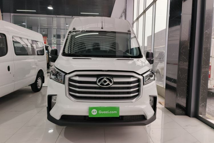 Used SAIC MAXUS Xintu V90 2024 Zhiyun 2.0T Manual Rear-Drive Extended-Wheelbase Ultra-High-Roof Model with Dual Rear Tires and 3 Seats
