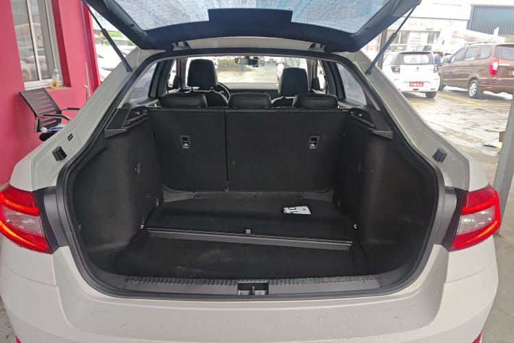 Used Skoda Octavia 2019 1.5L Automatic Smart Drive Luxury Edition China VI Standard
