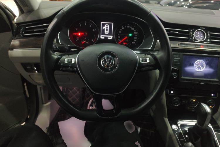 Used Volkswagen Magotan 2017 330TSI DSG Luxury Model