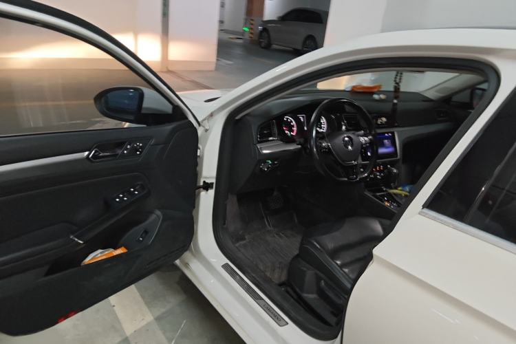 Used Volkswagen Lamando 2015 280TSI DSG Comfort Edition
