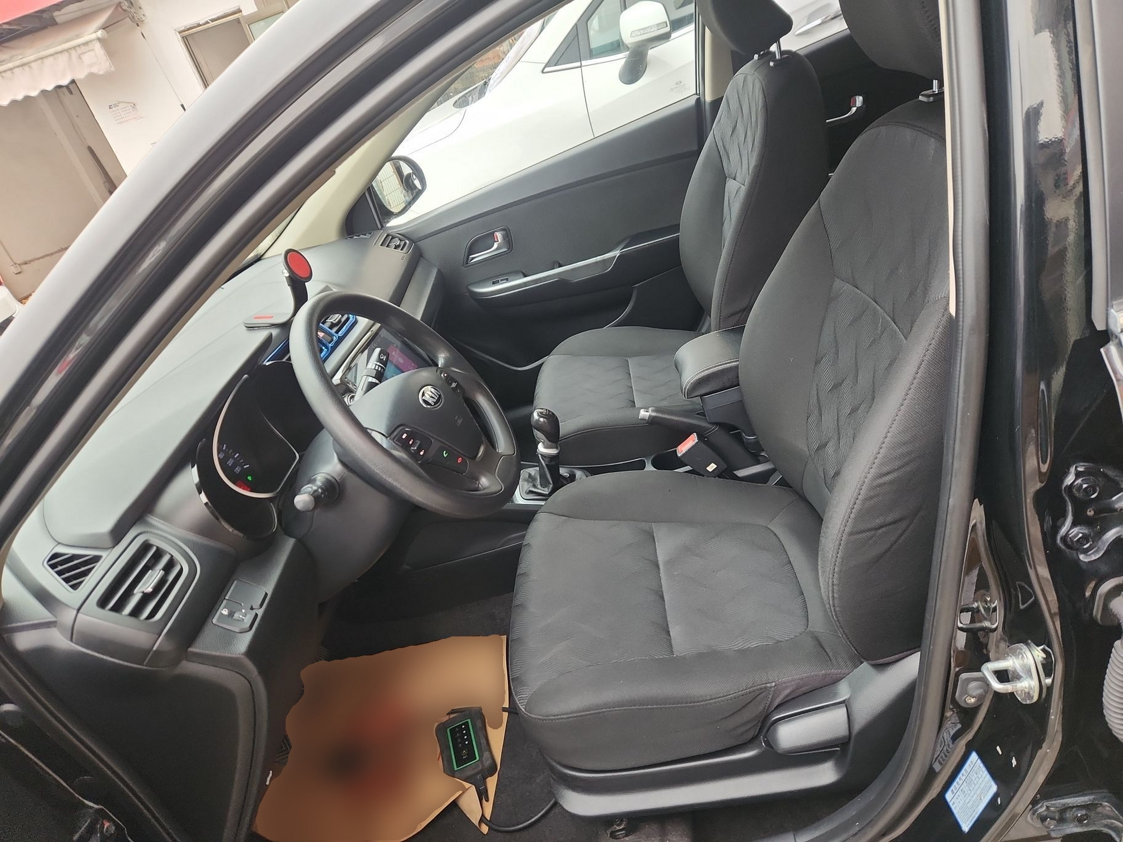 Переднее сиденье в автомобиле