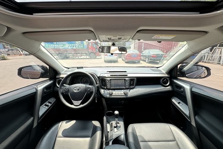 Used Toyota RAV4 2015 2.0L CVT Two-Wheel Drive Fashion Edition
