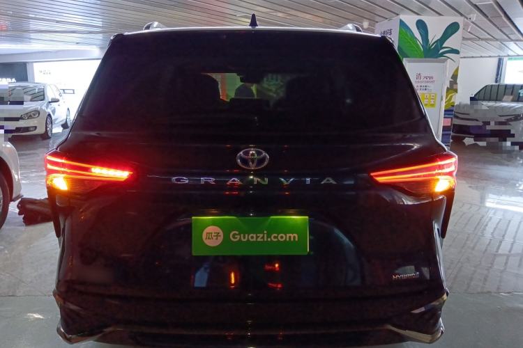 Used Toyota Granvia 2023 2.5L Hybrid Flagship VIP Edition
