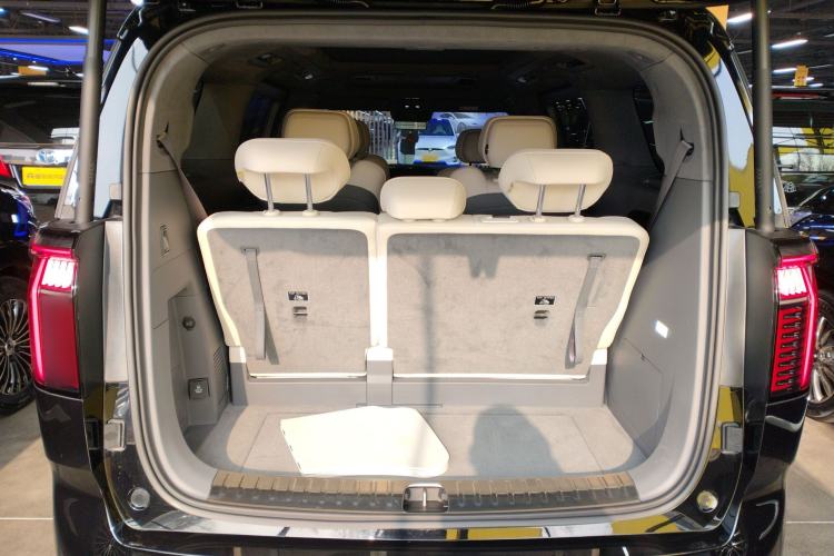 Used Zeekr 009 2024 7-Seater Aisle Version 108 kWh
